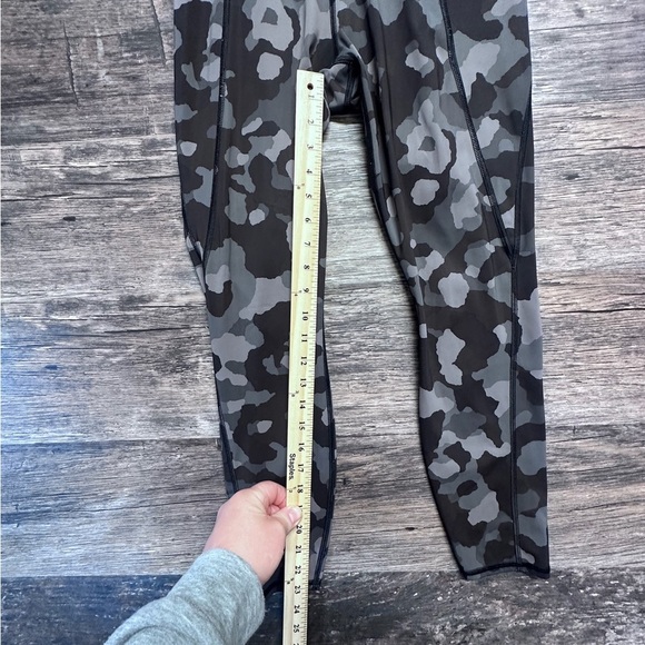 Athleta Gray and Black Camouflage Leggings Womens Small - Picture 6 of 12